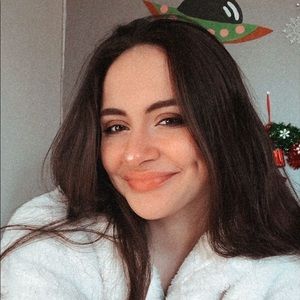 Meet your Posher, Dina